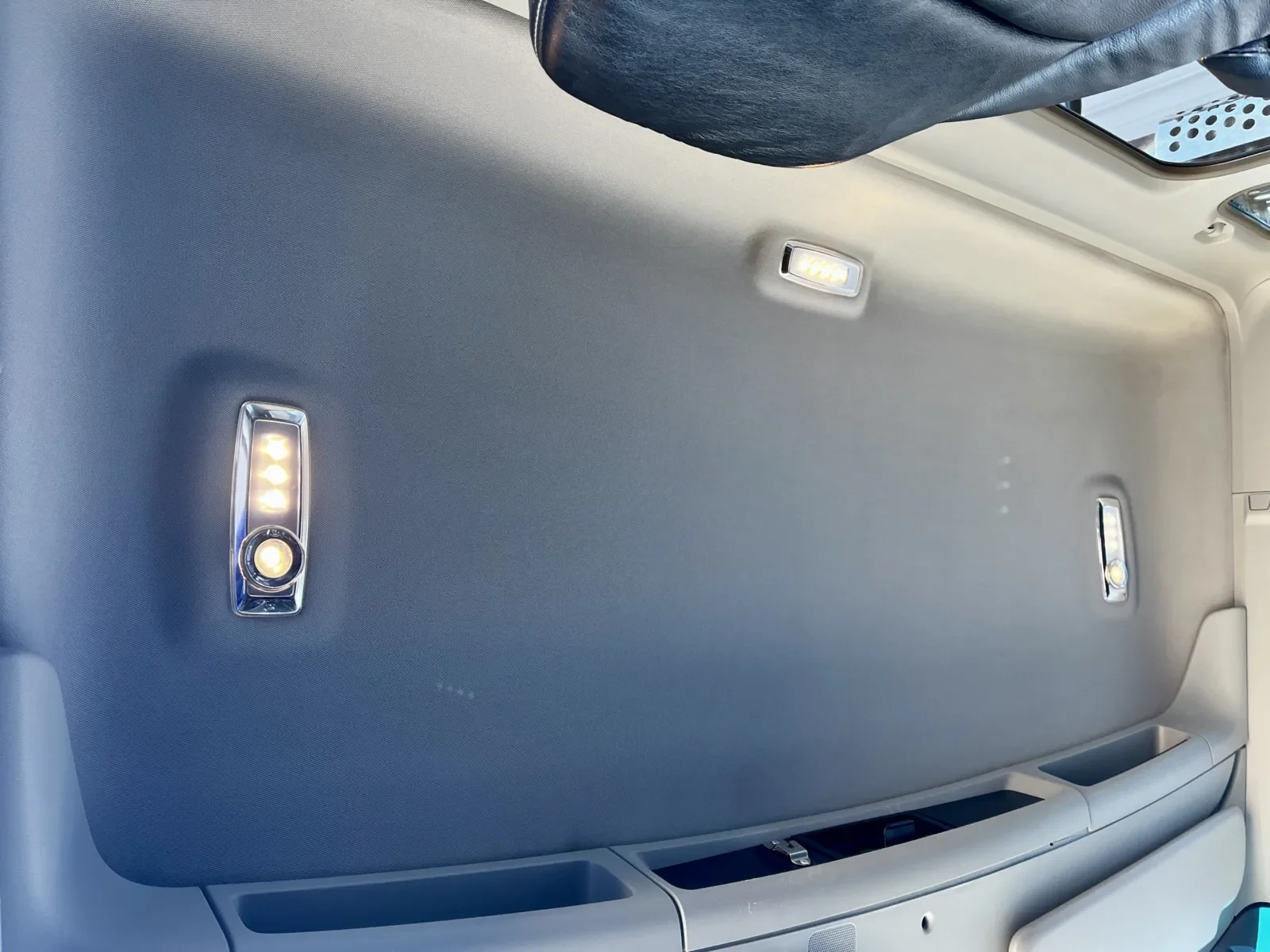 2019 Kenworth T880 - image 21