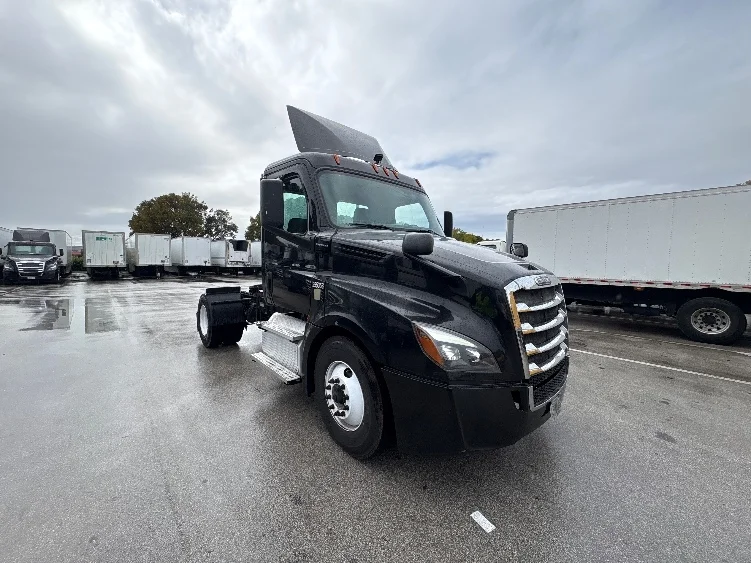 2019 Freightliner Cascadia in Medley, FL