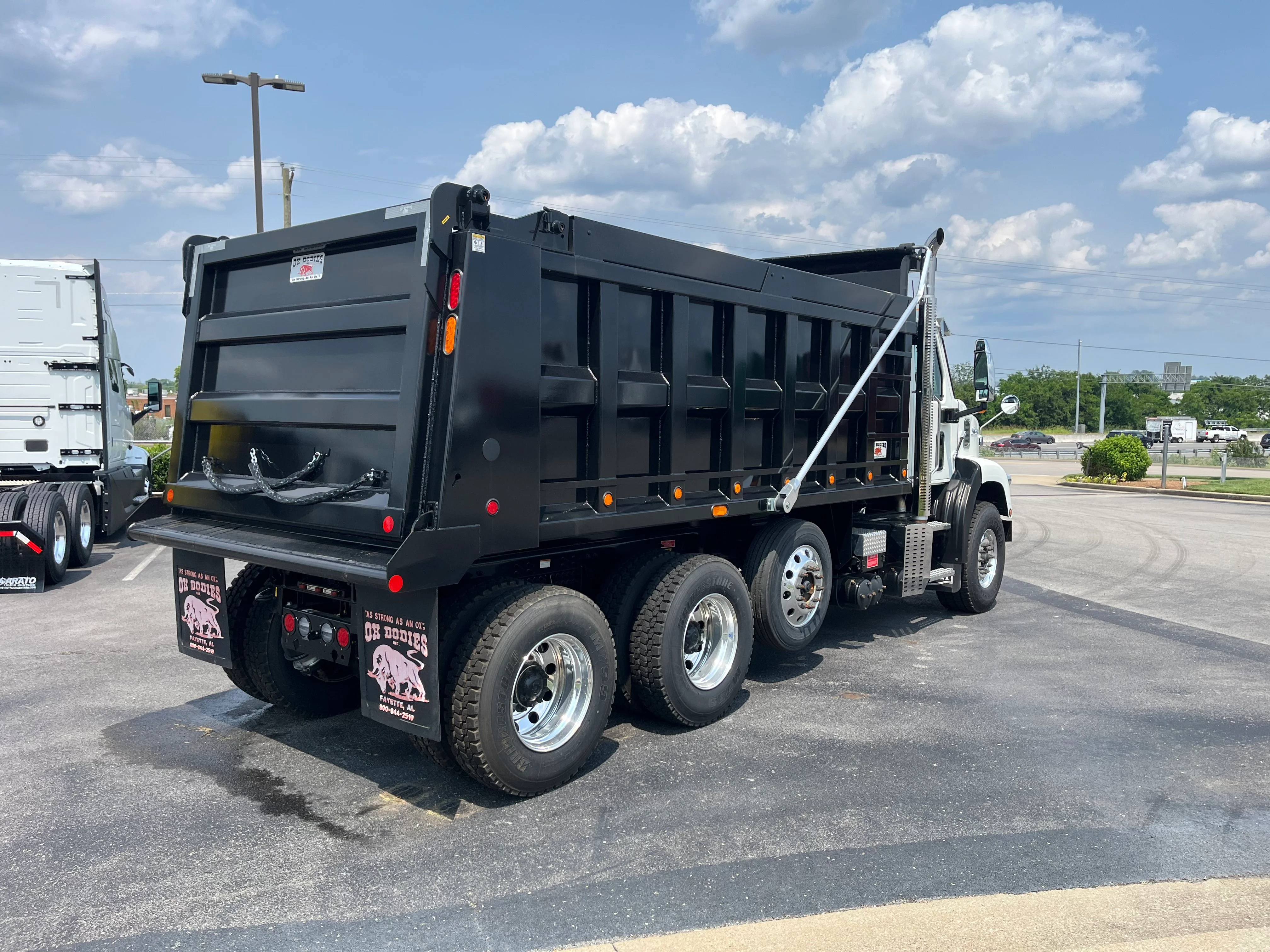 2024 Autocar DC-64 in La Vergne, TN — photo 3
