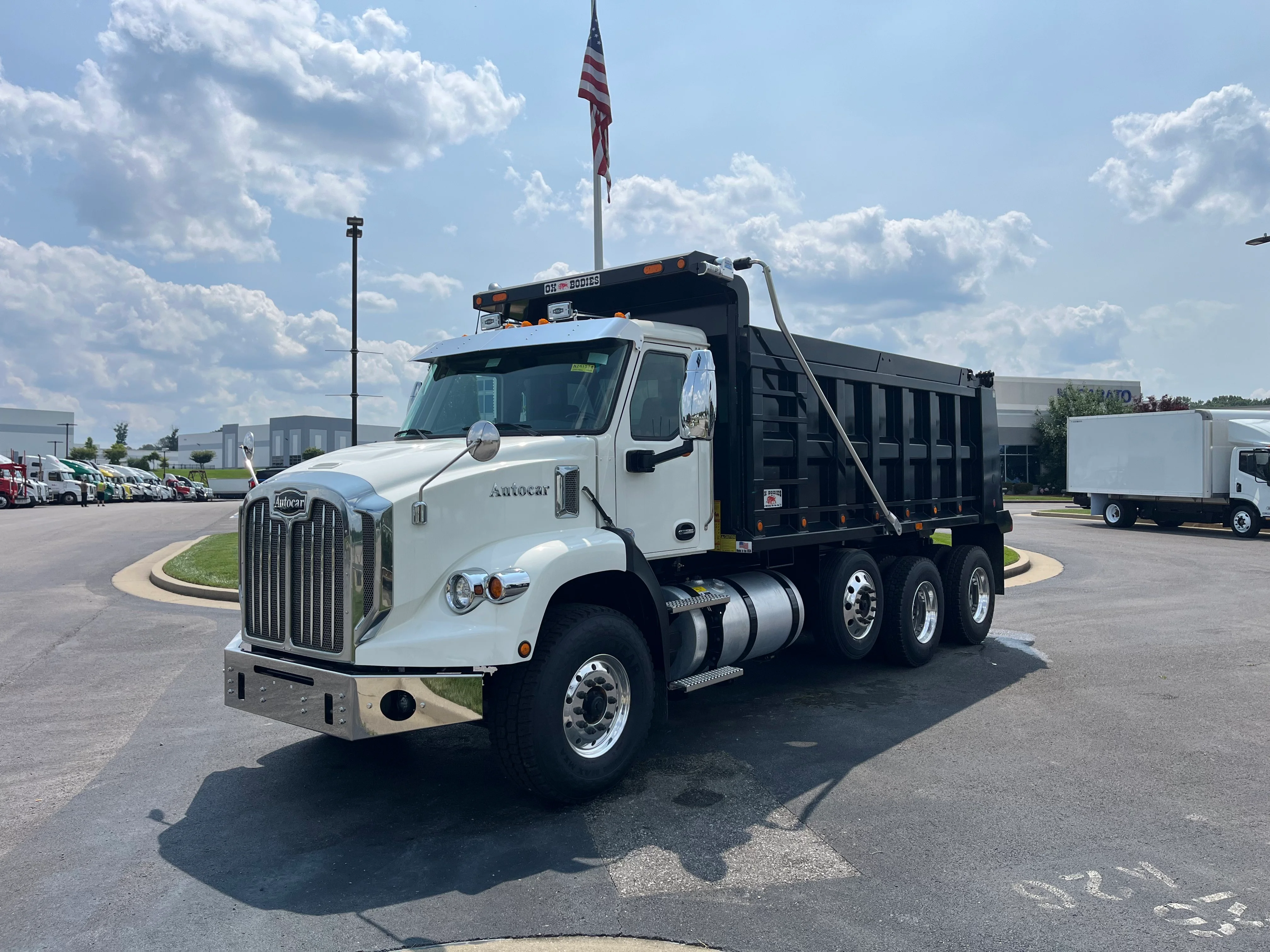 2024 Autocar DC-64 in La Vergne, TN — photo 8