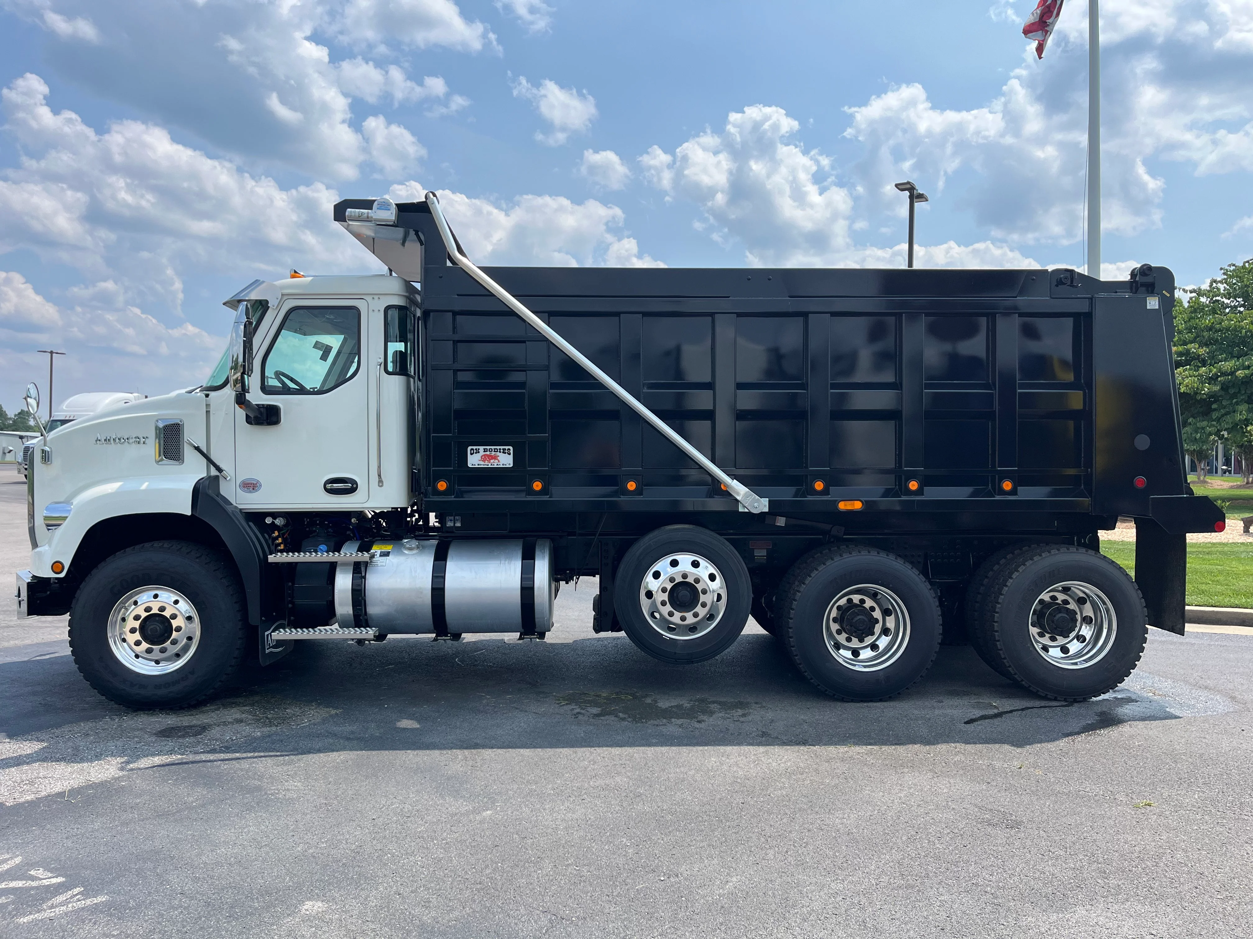 2024 Autocar DC-64 - image 6