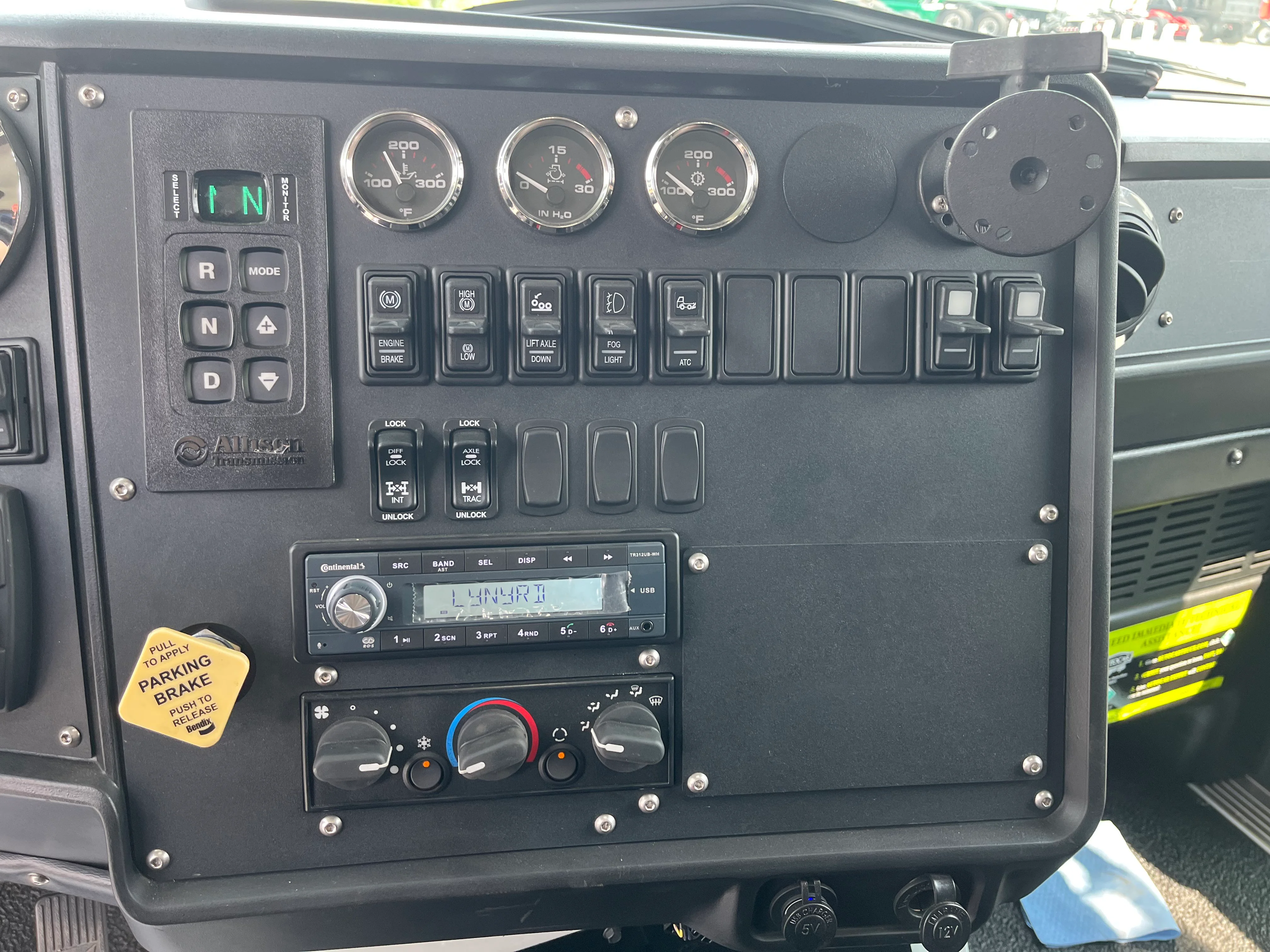 2024 Autocar DC-64 in La Vergne, TN — photo 11