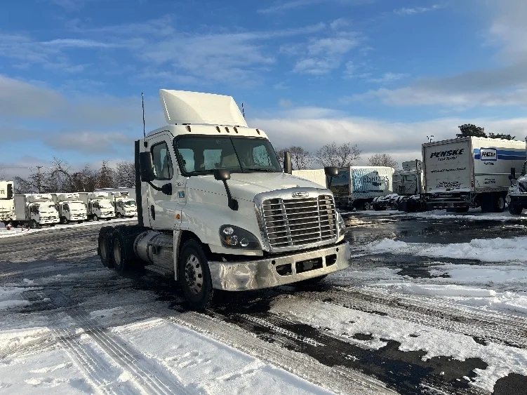 2019 Freightliner Cascadia in Brooklyn Park, MN