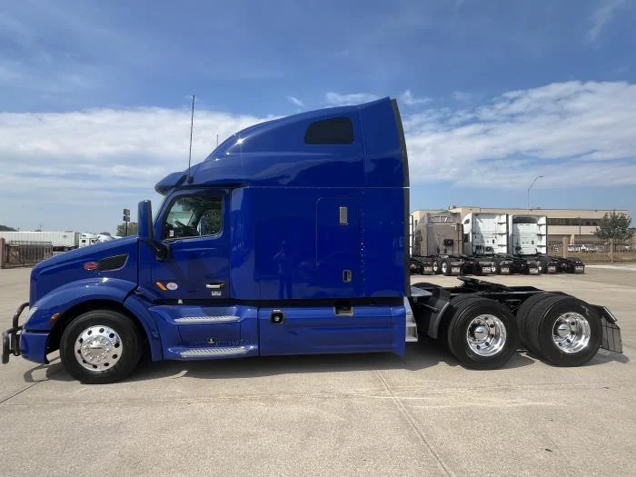 2022 Peterbilt 579 - image 3