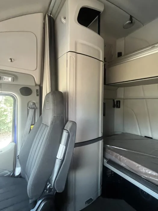 2022 Peterbilt 579 - image 15