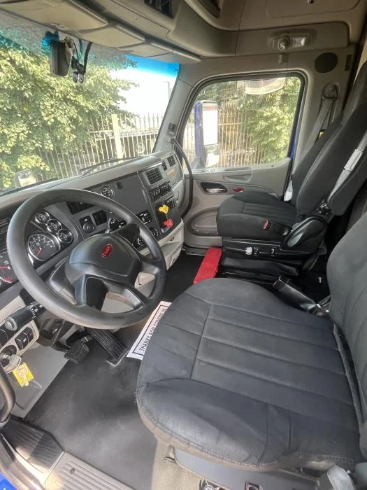 2022 Peterbilt 579 - image 13