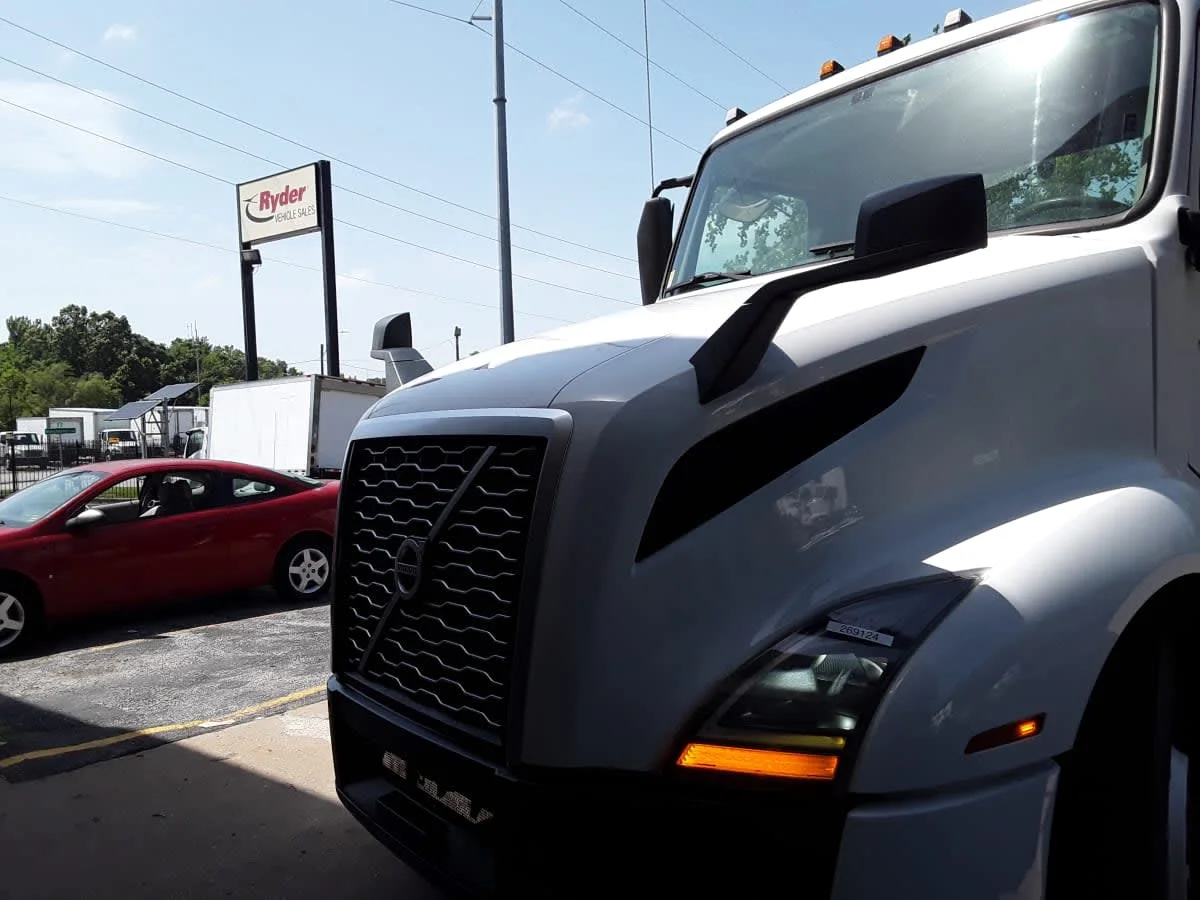 2020 Volvo VNL 860 in Kansas City, MO