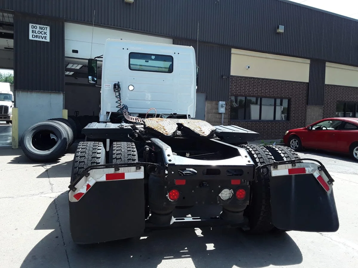 2020 Volvo VNL 860 in Kansas City, MO — photo 5