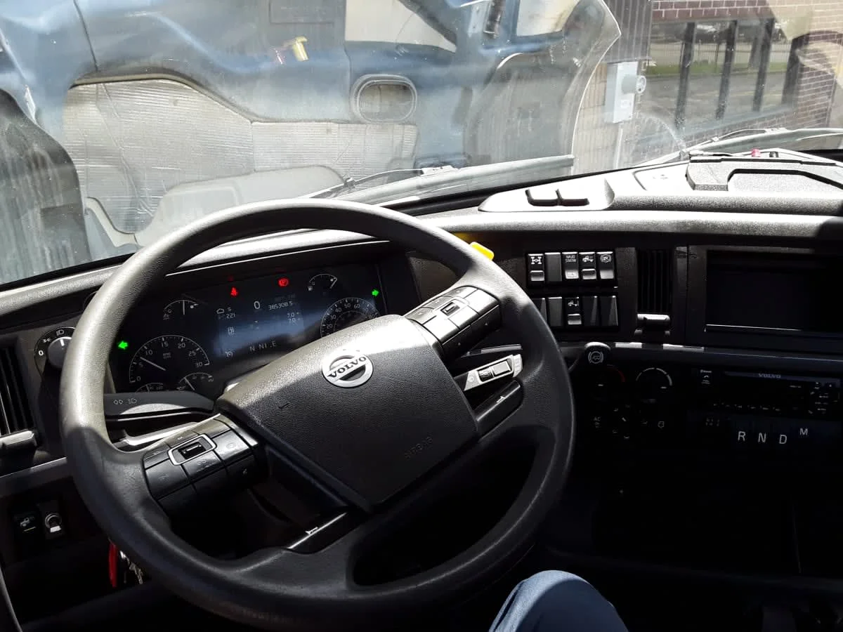 2020 Volvo VNL 860 in Kansas City, MO — photo 7