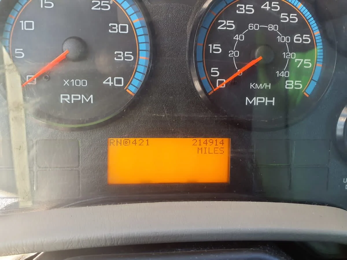 2017 International 4300 - image 10