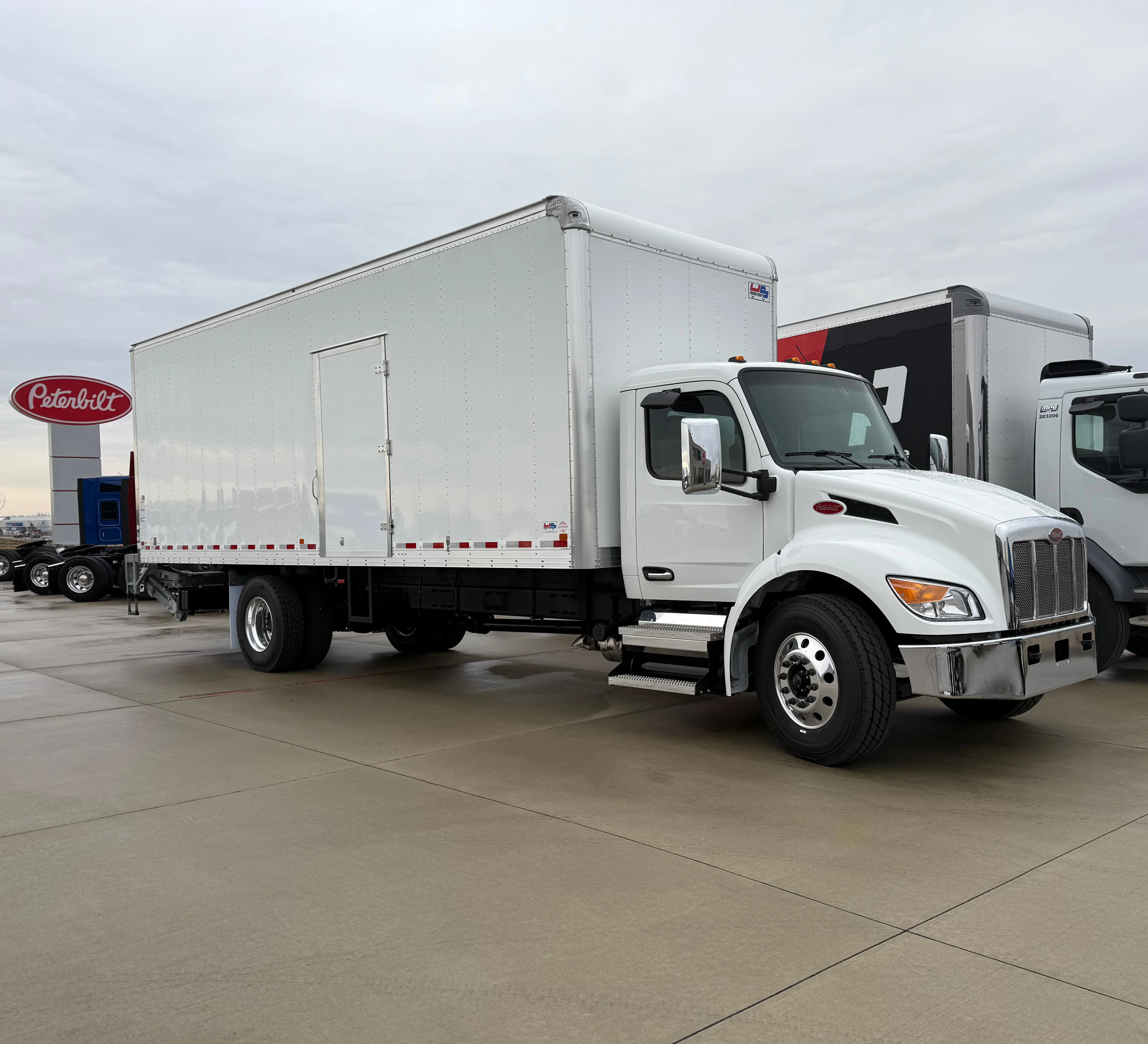 2025 Peterbilt 536 in DES MOINES, IA
