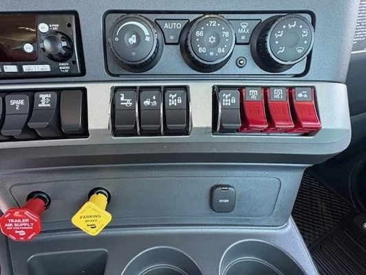 2027 Kenworth T880 in Greensboro, NC — photo 16