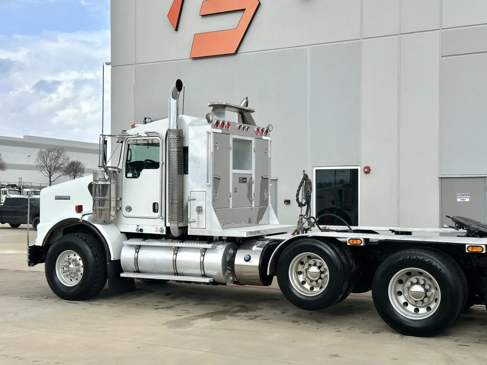 2017 Kenworth T800 in Hutchins, TX — photo 8