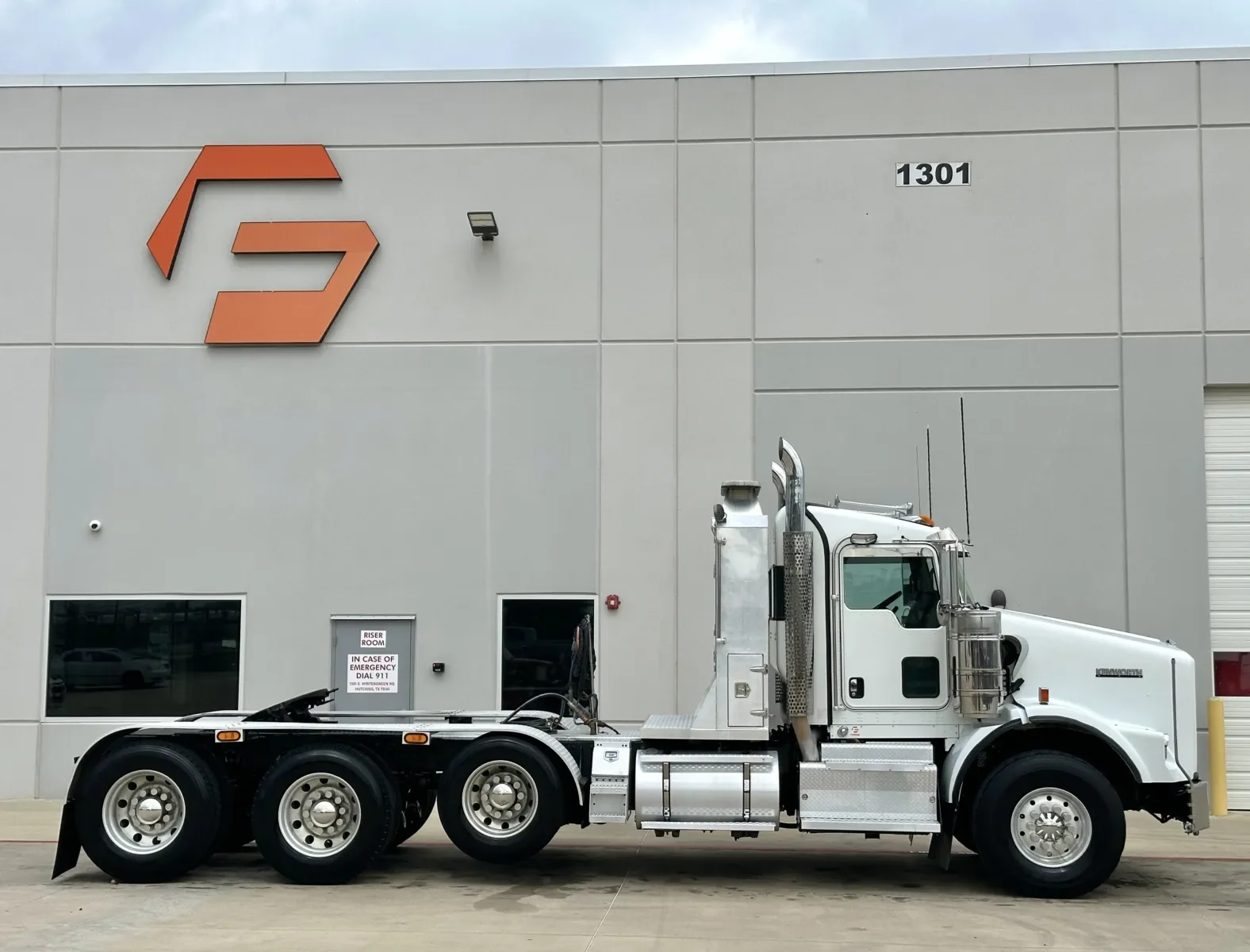 2017 Kenworth T800 in Hutchins, TX — photo 3