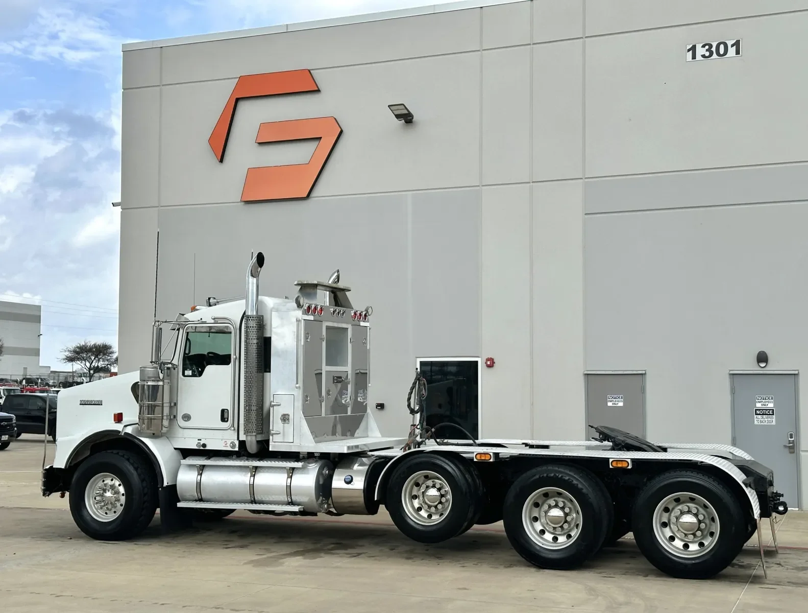 2017 Kenworth T800 - image 6