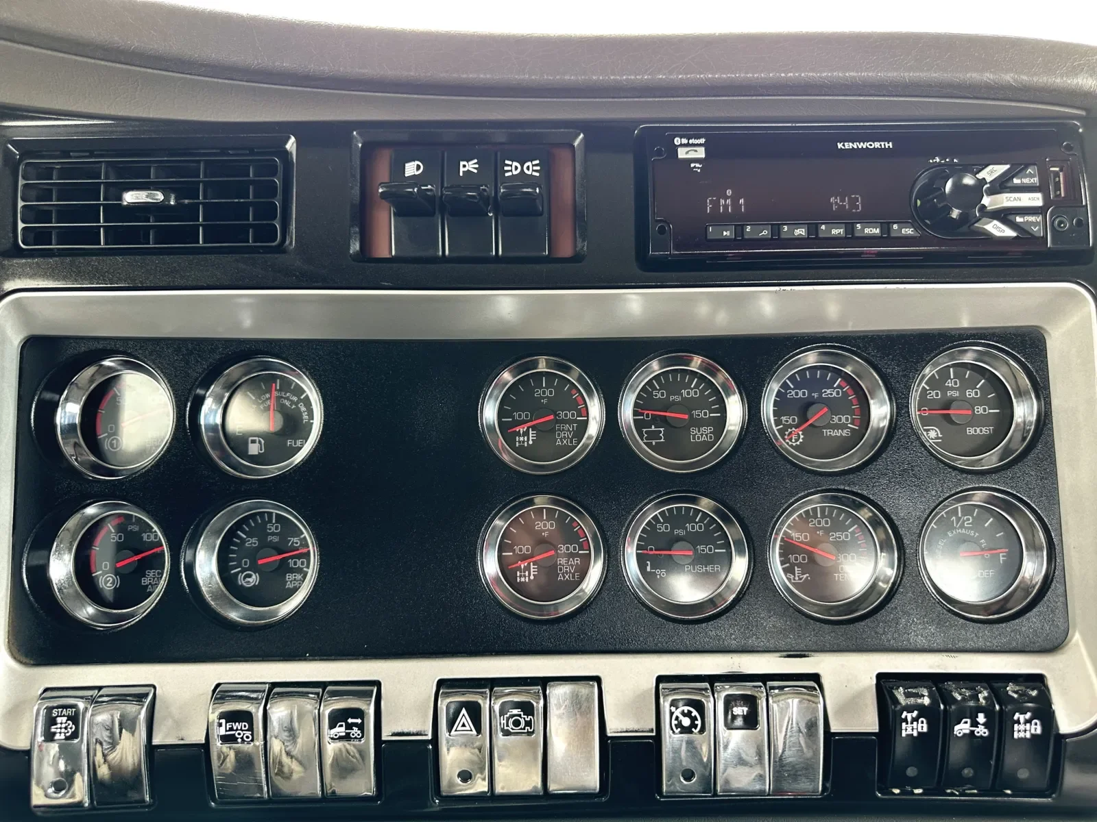 2017 Kenworth T800 in Hutchins, TX — photo 17