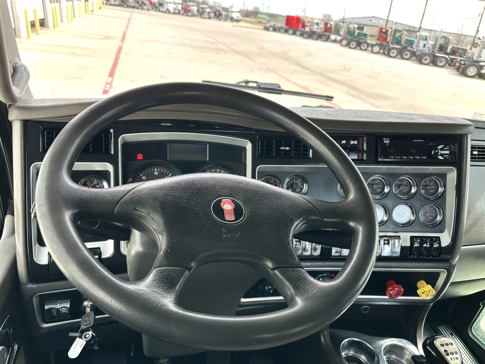 2017 Kenworth T800 in Hutchins, TX — photo 16