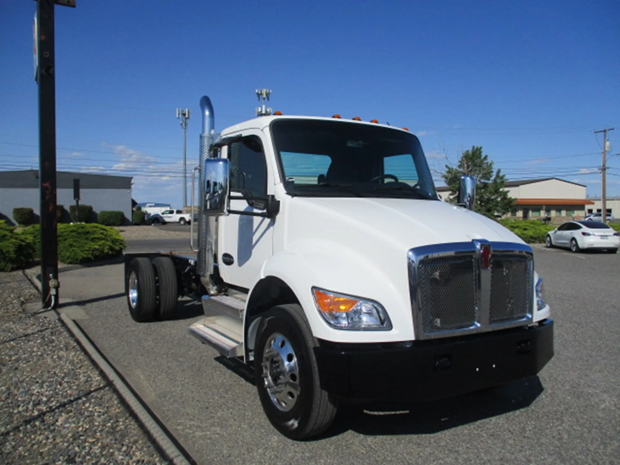 2025 Kenworth T380 - image 2