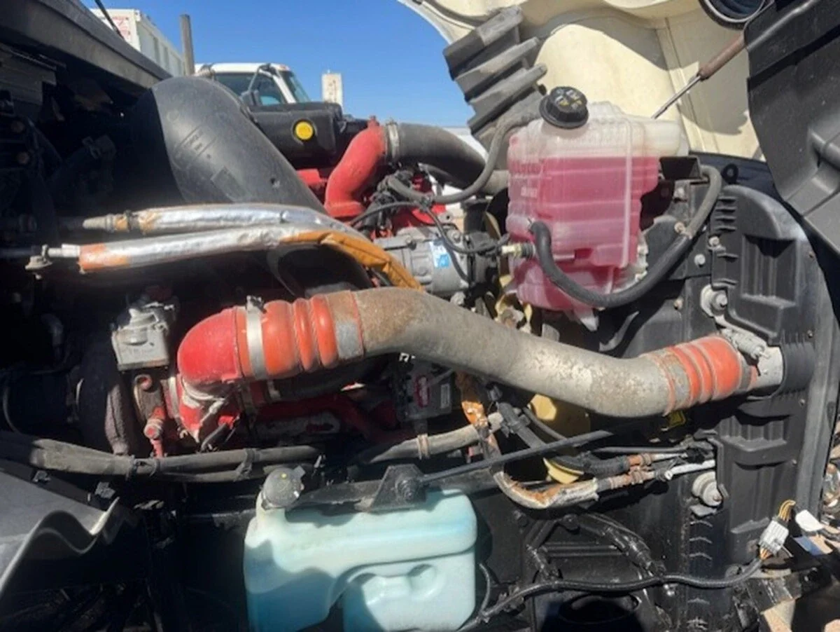 2018 International LT - image 5