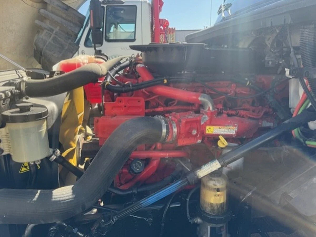 2018 International LT - image 4