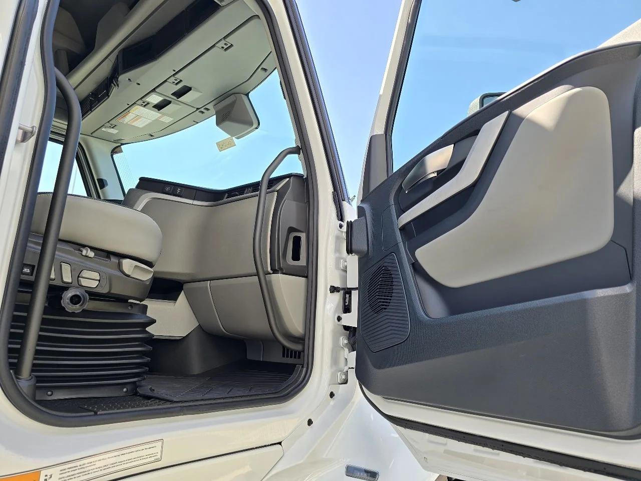 2026 Volvo in Toledo, OH — photo 14
