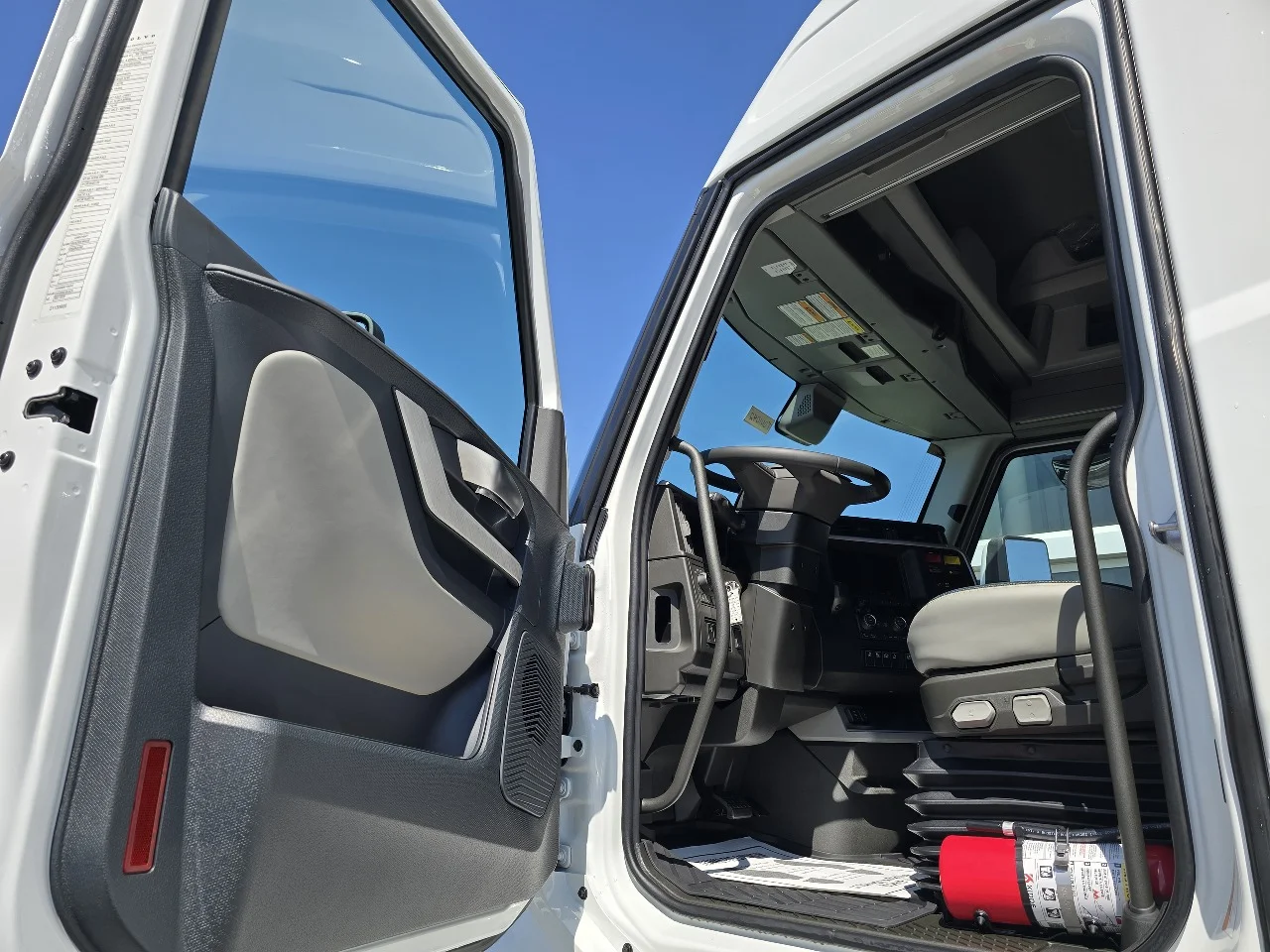 2026 Volvo in Toledo, OH — photo 8
