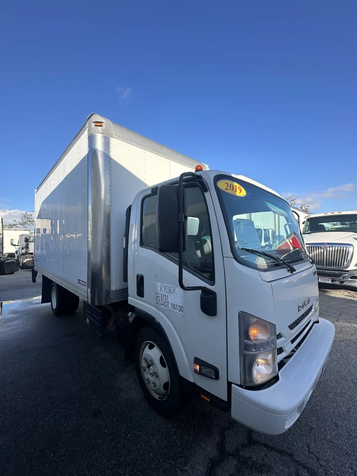 2019 Isuzu NQR - image 3