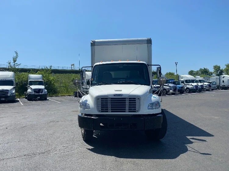 2021 Freightliner M2 106 in Brooklyn Park, MN — photo 2
