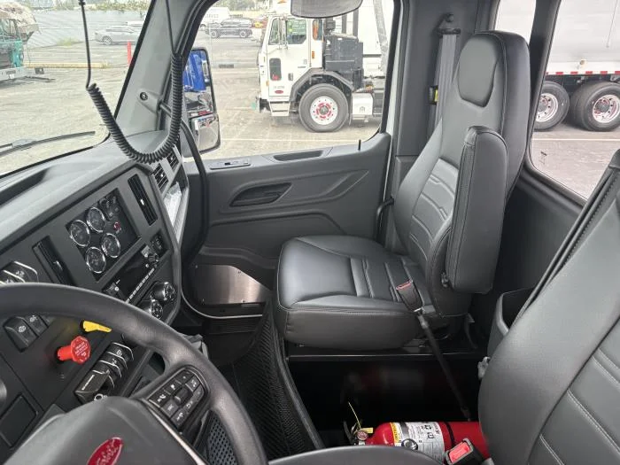 2026 Peterbilt 548 — photo 15
