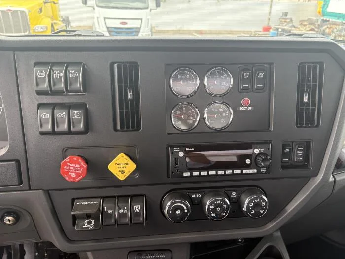 2026 Peterbilt 548 — photo 13