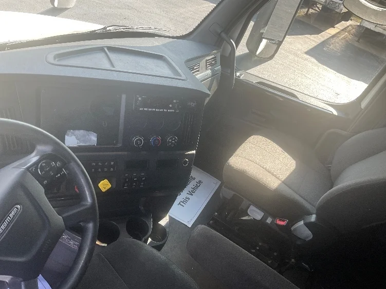 2023 Freightliner Cascadia - image 10