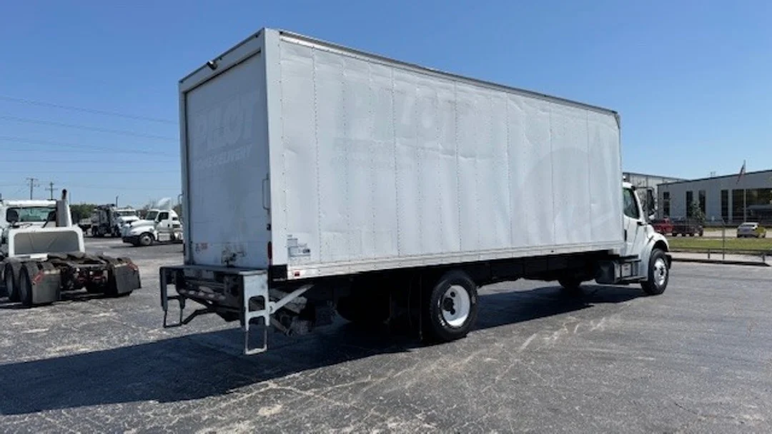 2020 Freightliner M2 106 - image 3