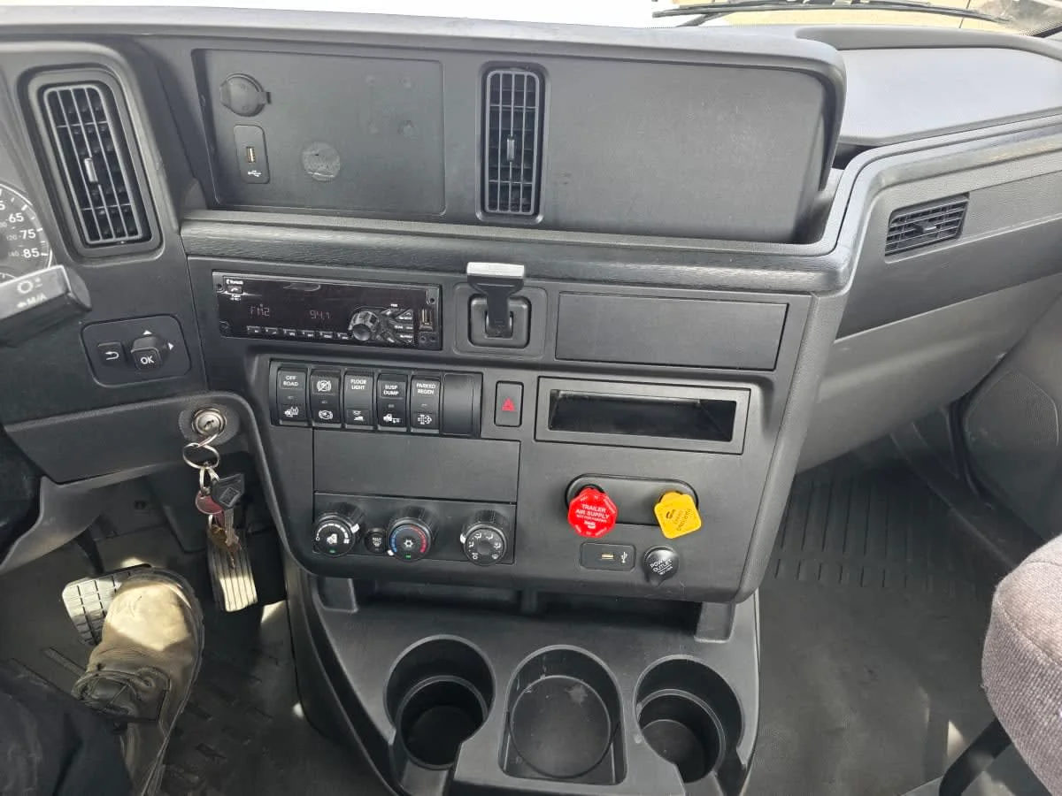 2019 International RH - image 11