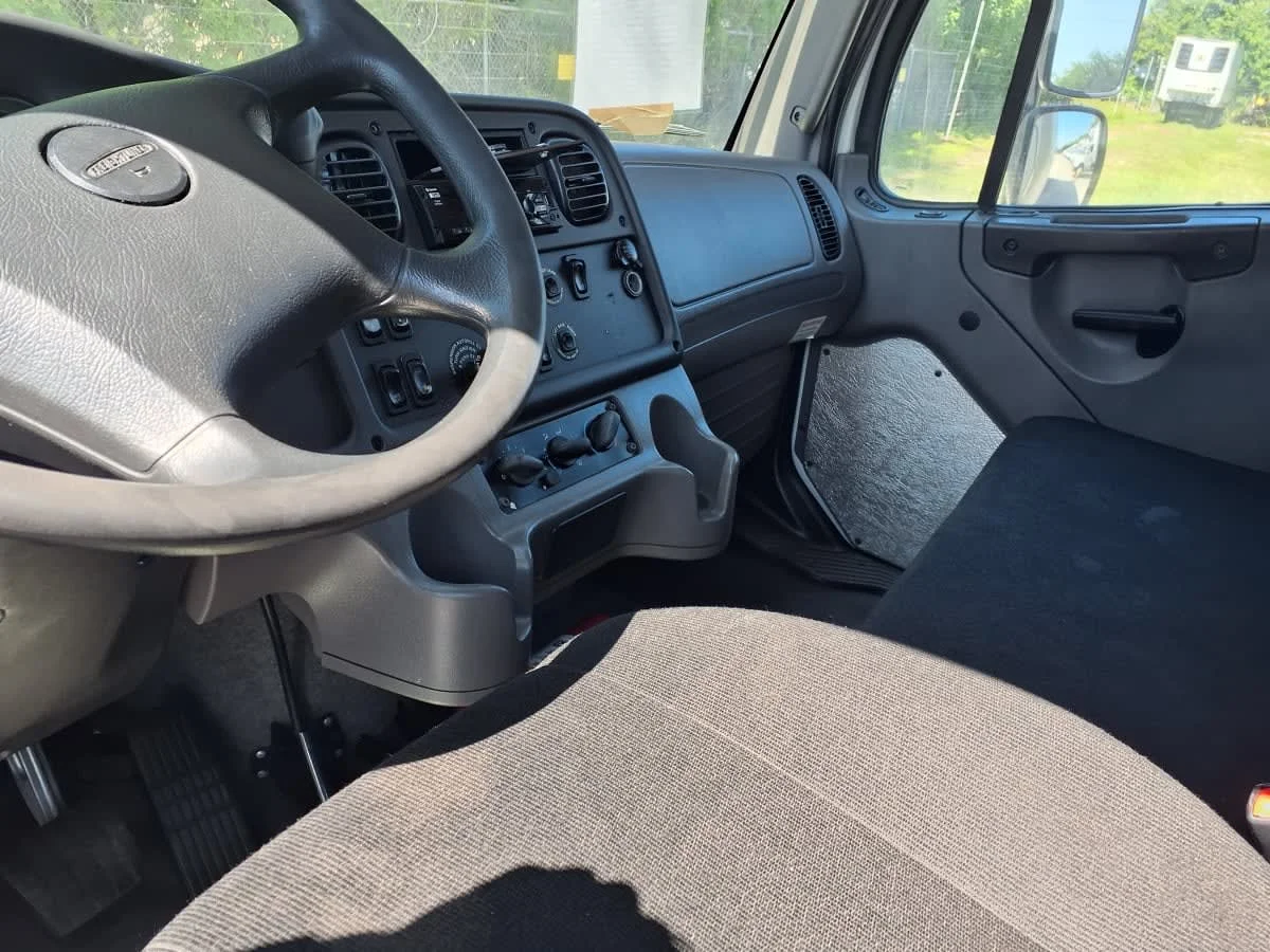 2019 Freightliner M2 106 in Davie, FL — photo 7