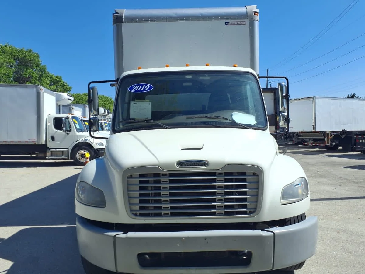 2019 Freightliner M2 106 in Davie, FL — photo 2