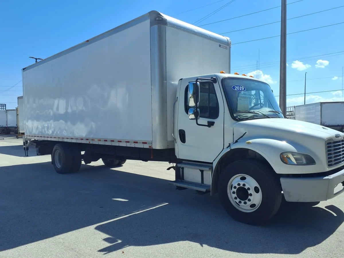 2019 Freightliner M2 106 in Davie, FL — photo 3