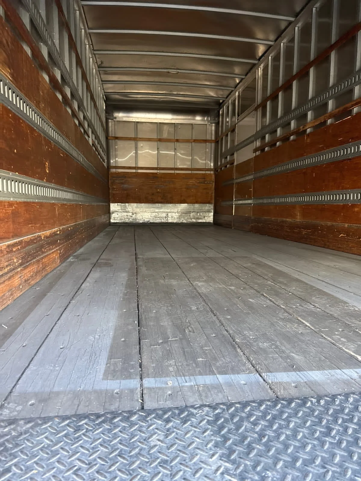 2017 International 4300 - image 8