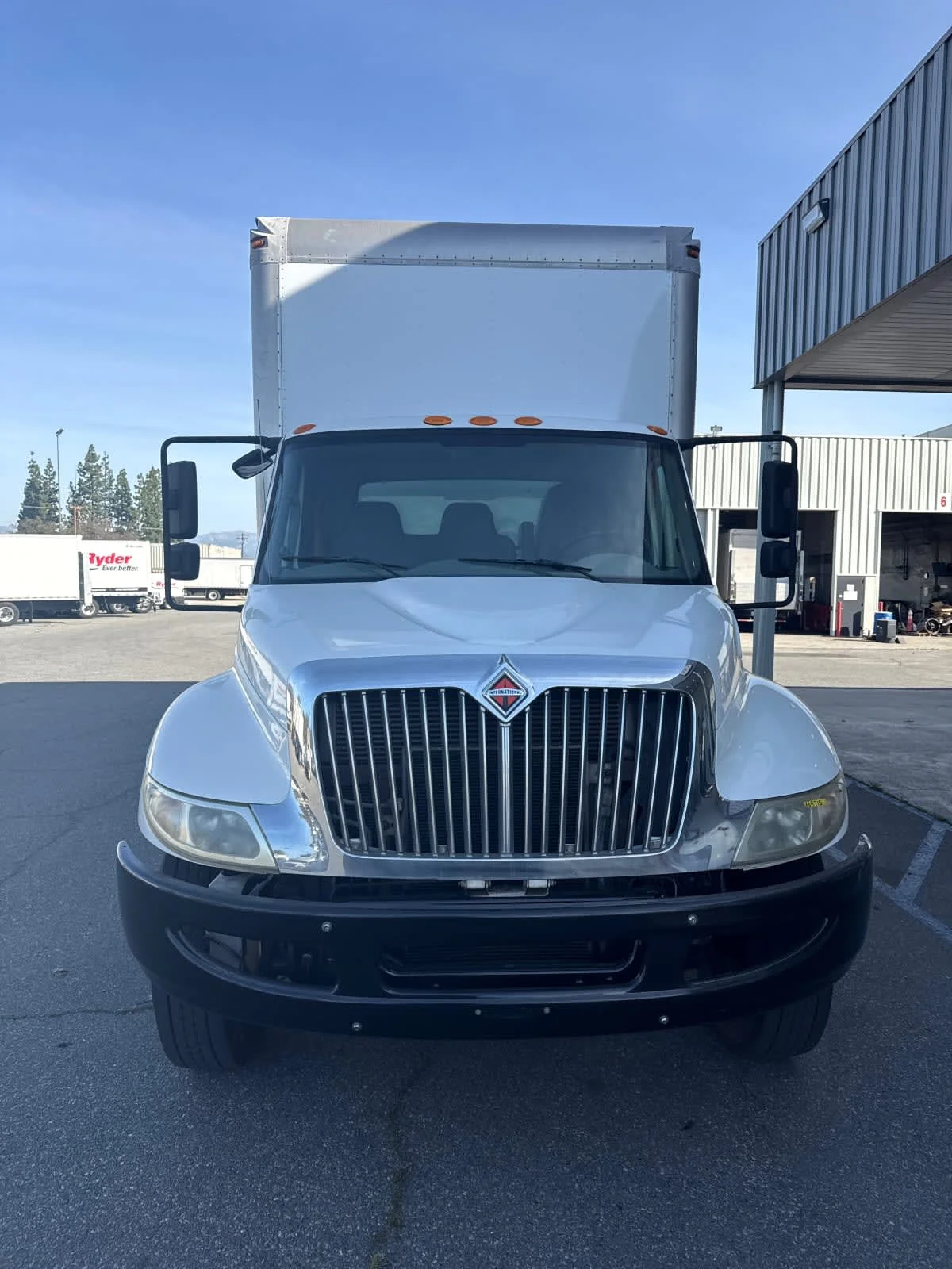 2017 International 4300 - image 2