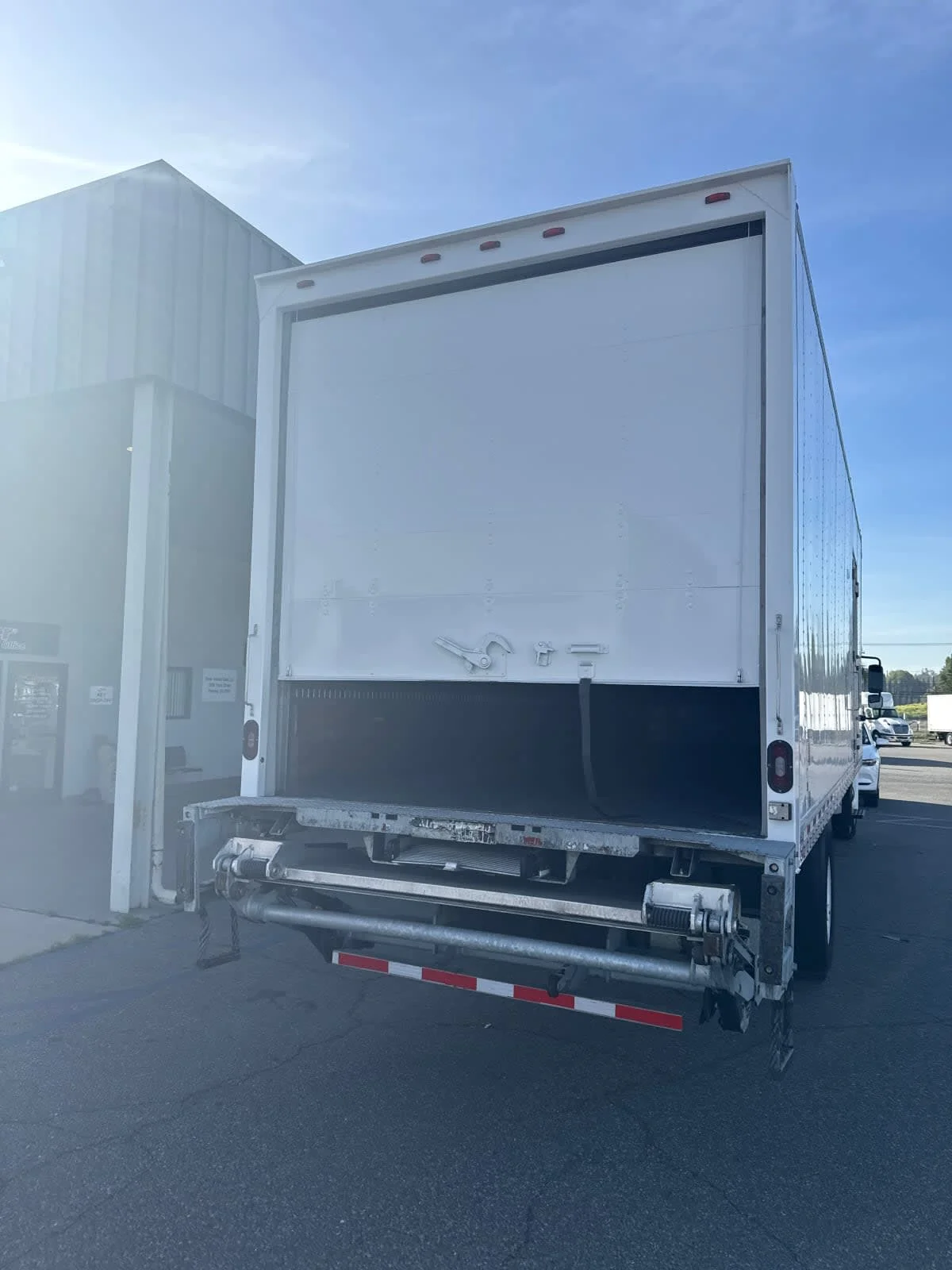 2017 International 4300 - image 6