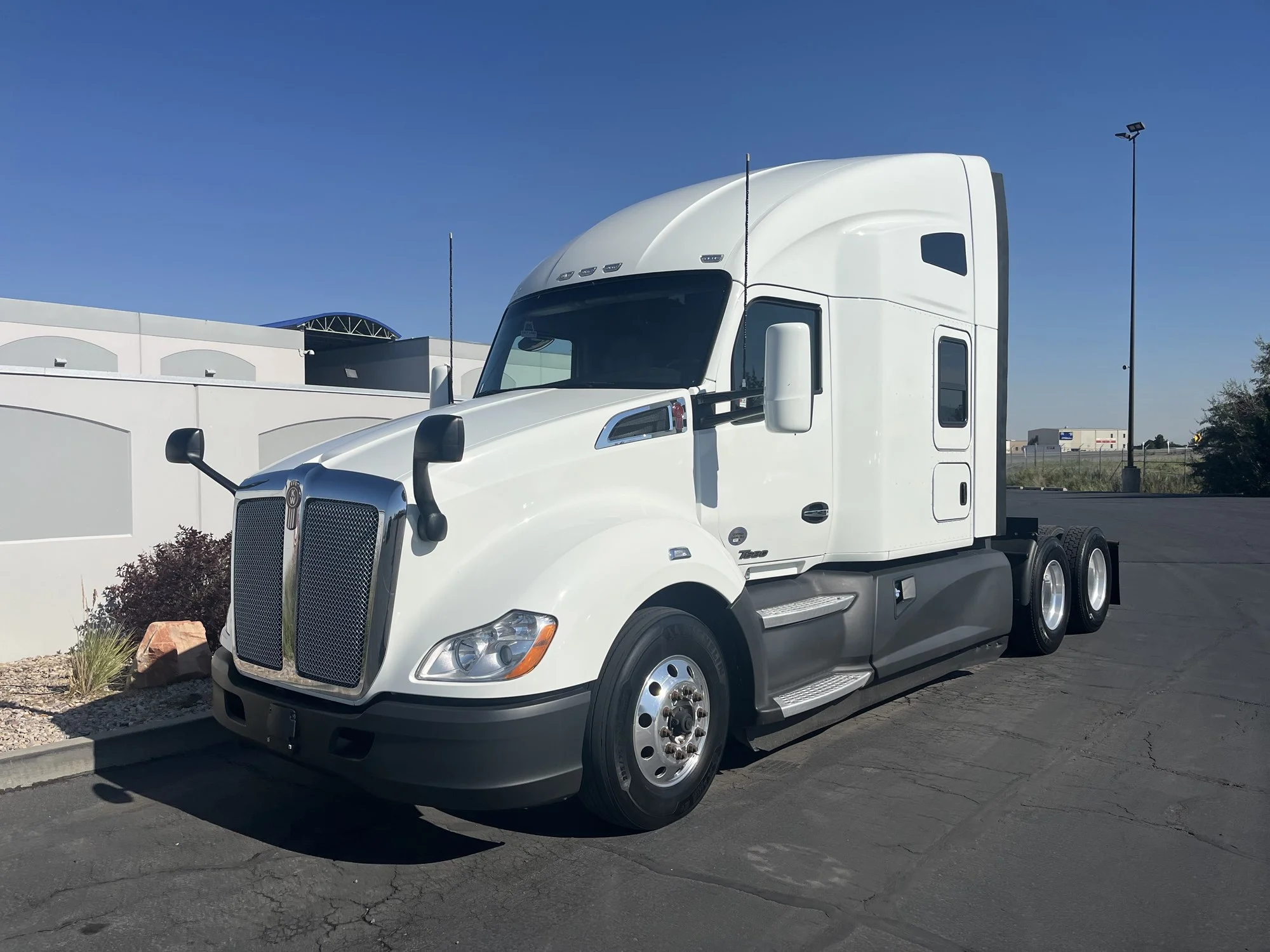 2021 Kenworth T680 in Salt Lake, UT — photo 2