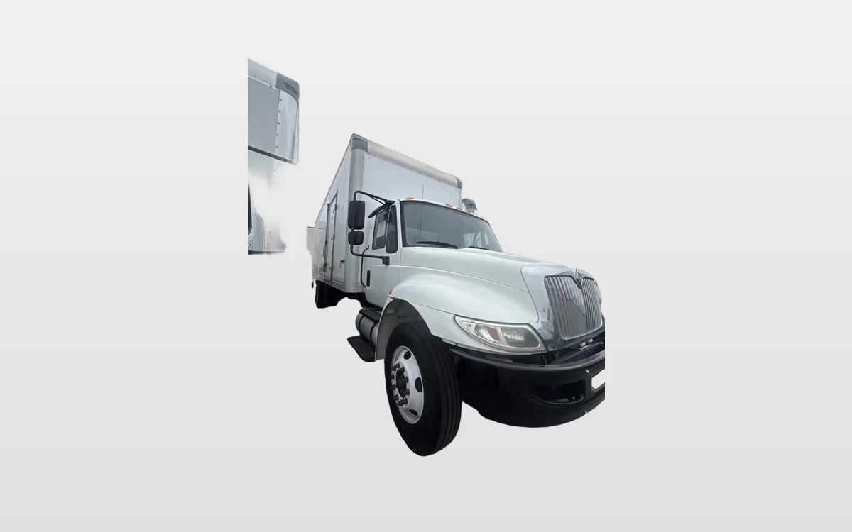 2016 International 4300 - image 1