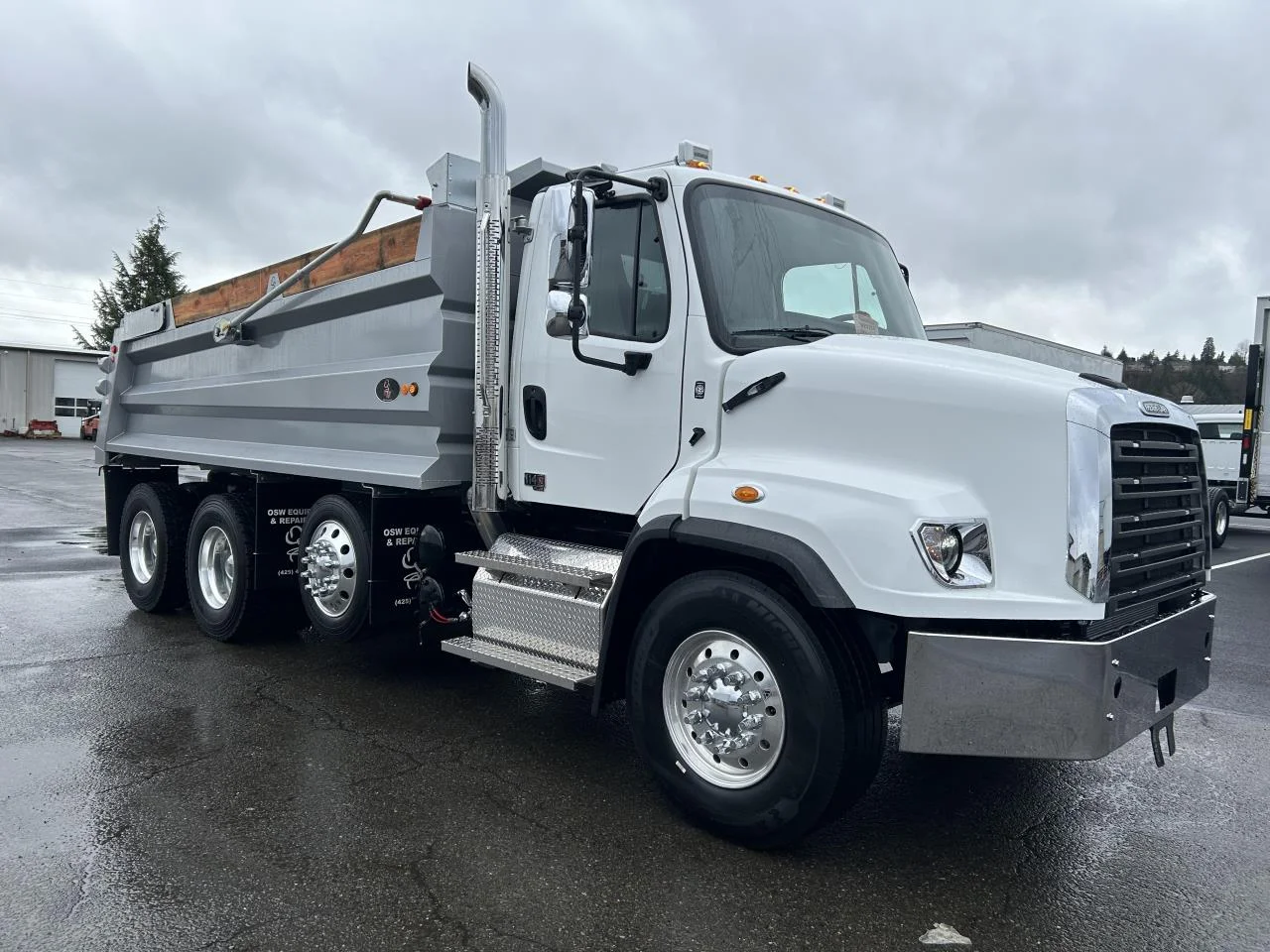 2025 Freightliner 114SD - image 5