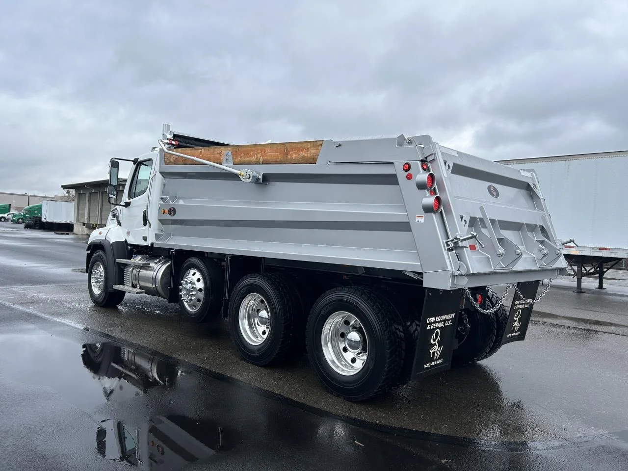 2025 Freightliner 114SD - image 2