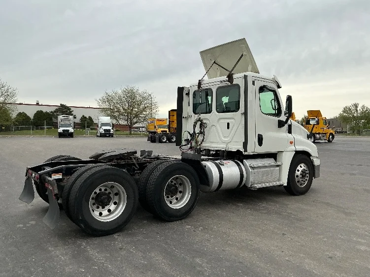 2019 Freightliner Cascadia in La Porte, IN — photo 7