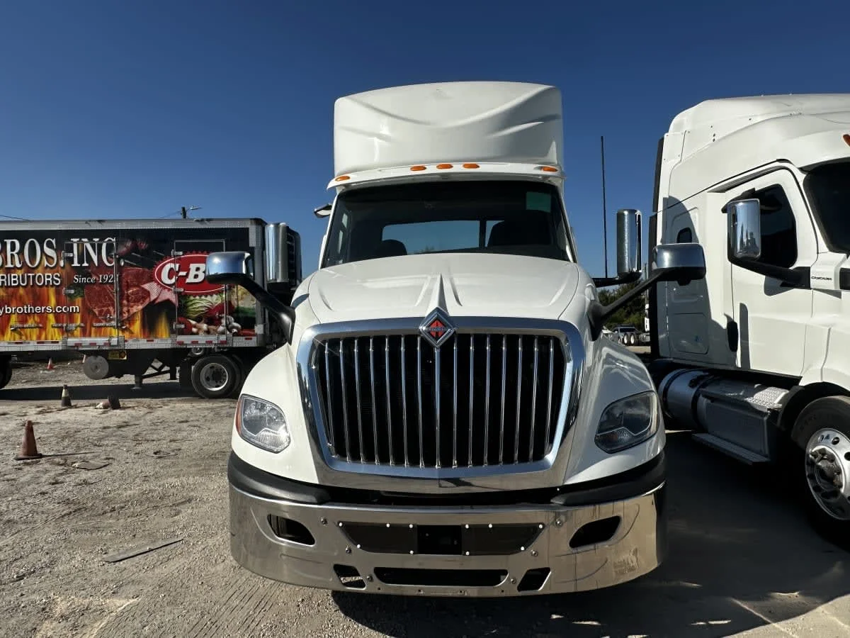 2020 International LT in Tampa, FL — photo 2
