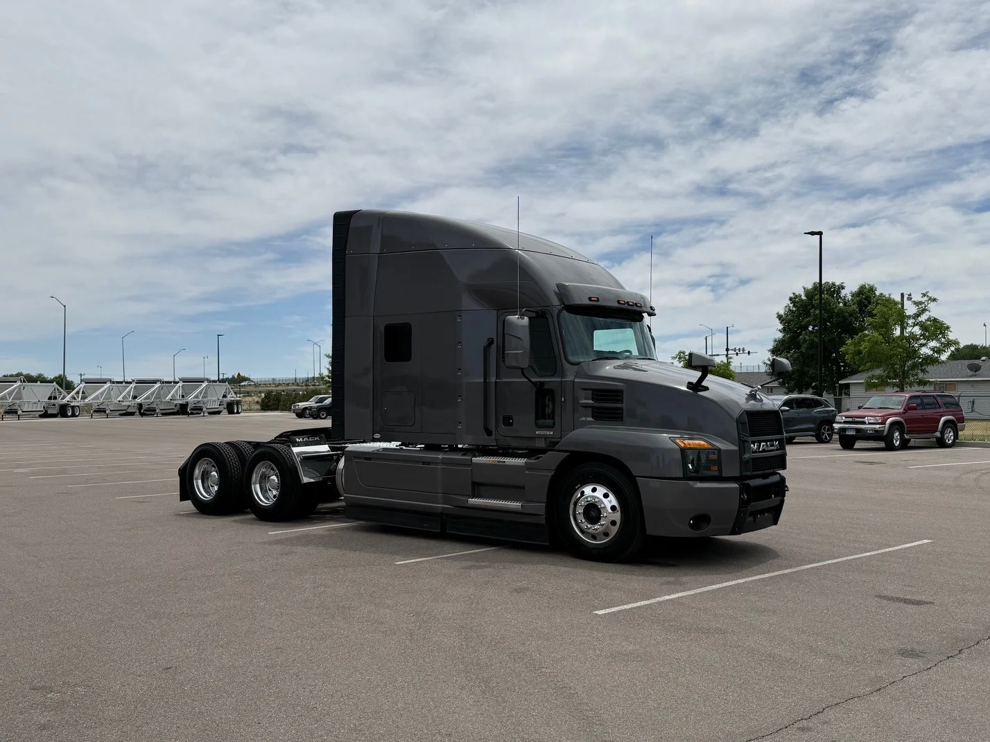 2024 Mack Anthem in Denver, CO — photo 3