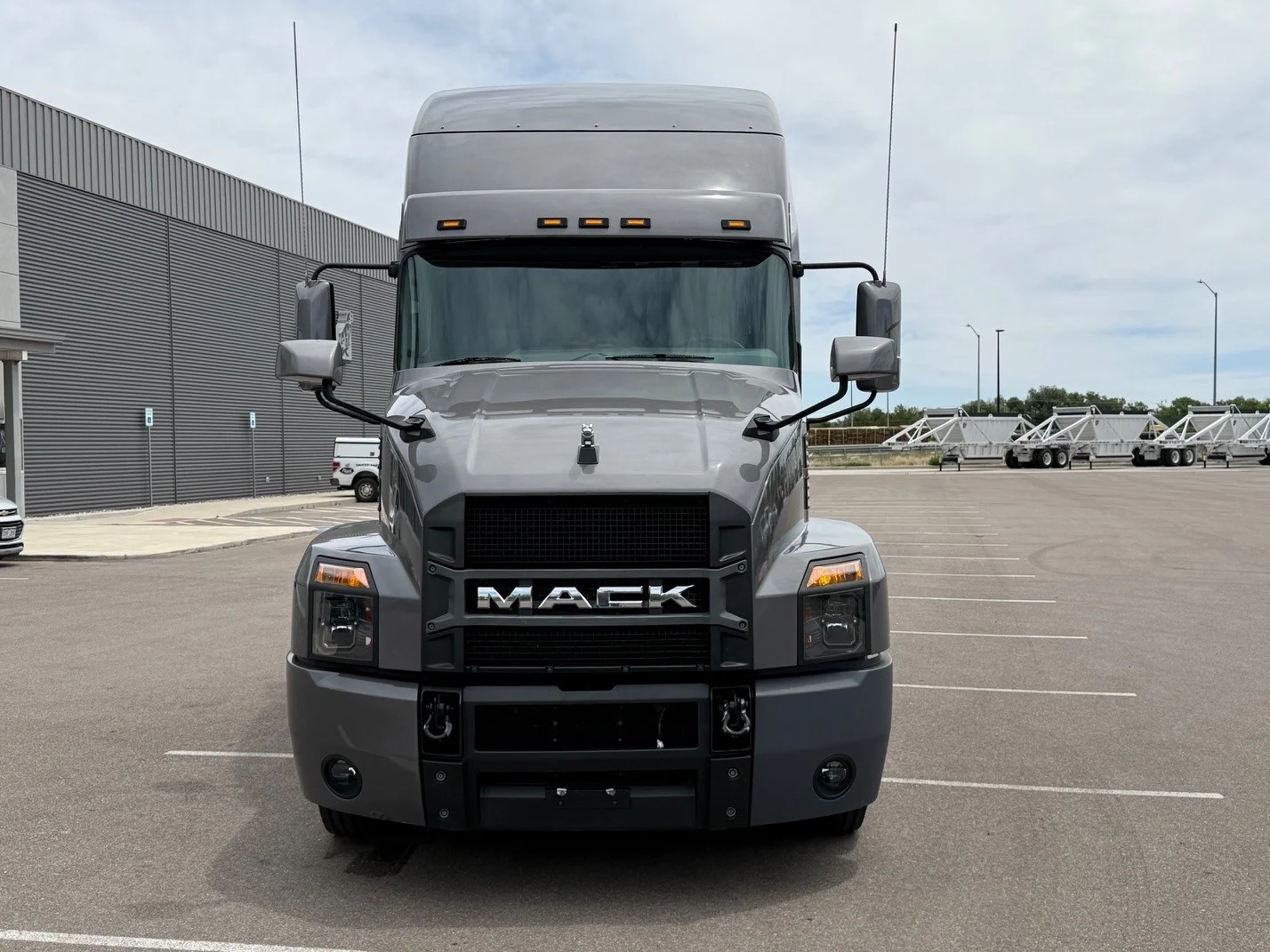 2024 Mack Anthem in Denver, CO — photo 2