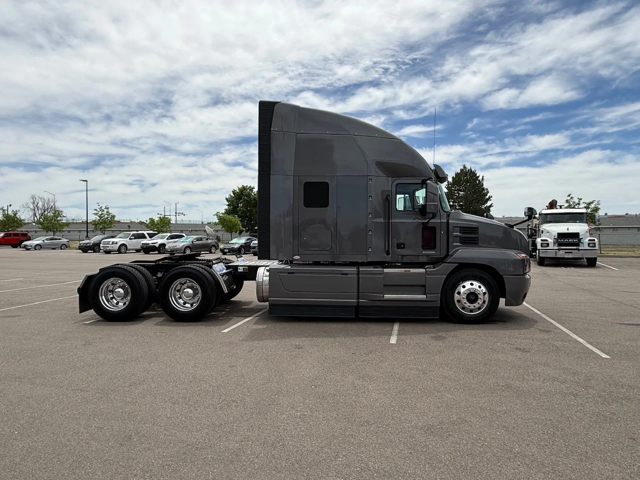 2024 Mack Anthem in Denver, CO — photo 5
