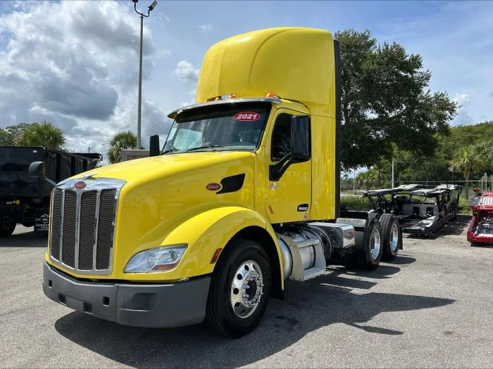 2021 Peterbilt 579 - image 3