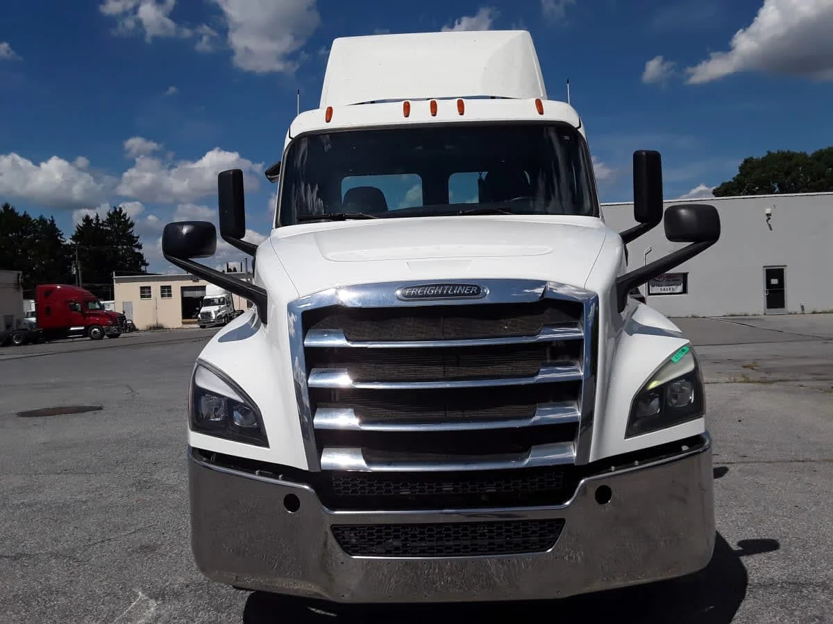 2019 Freightliner Cascadia in Allentown, PA — photo 2